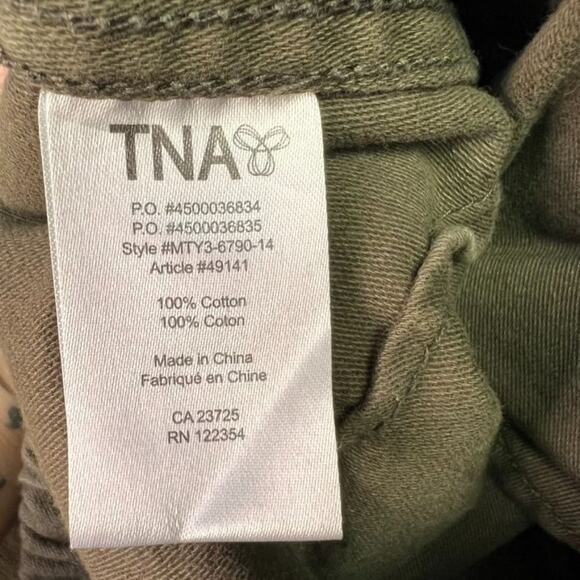 Aritzia TNA Joggers Womens 4 Green Smocked Pants Drawstrings Athleisure - Picture 13 of 16